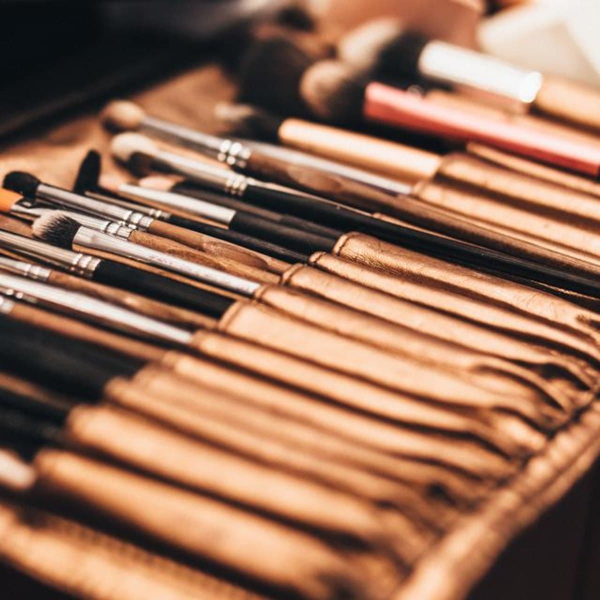 Set de 12 brochas de maquillaje con estuche